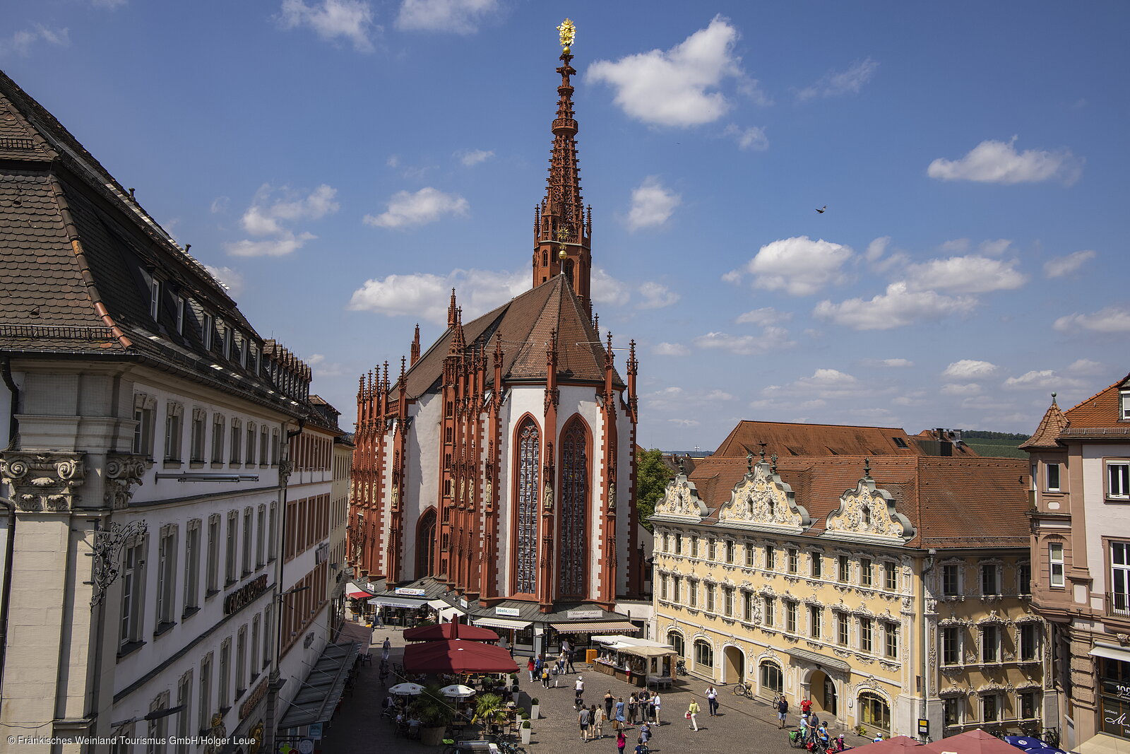 Marktplatz mit Marienkapelle und Falkenhaus Würzburg