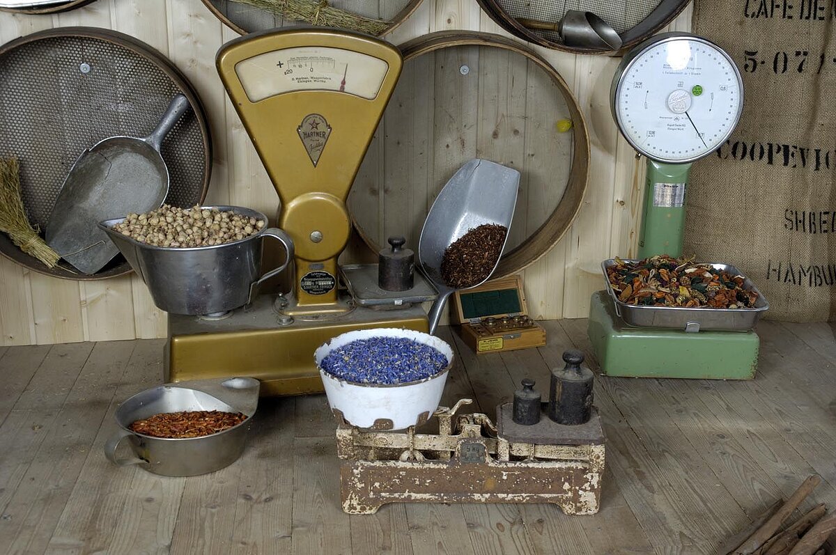 Alte Gerätschaften im Kräuter- und Teemuseum