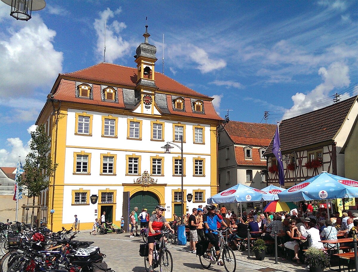 Rathaus und Marktplatz (Röttingen, Liebliches Taubertal)