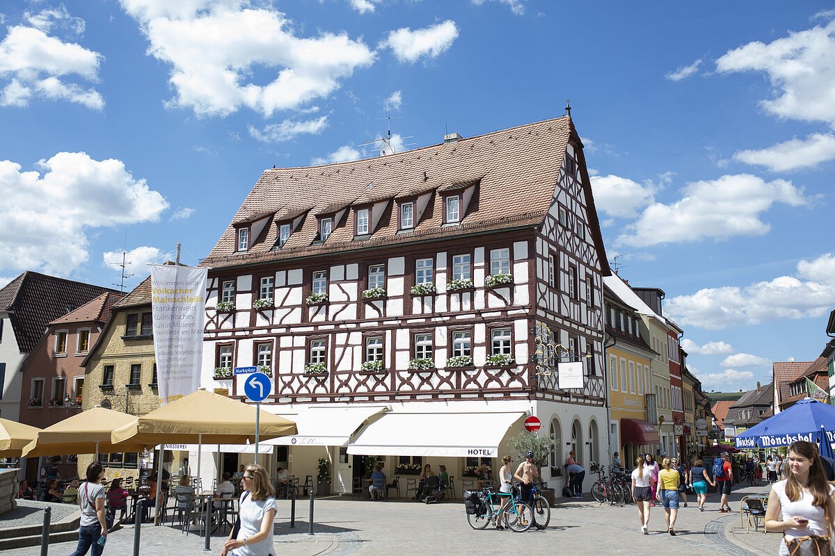 Außenansicht des Tuchhauses in Volkach