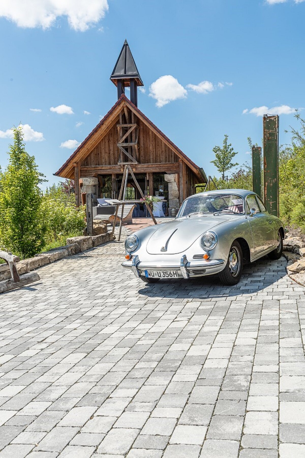 Oldtimer auf dem Gelände des Brückenbaron