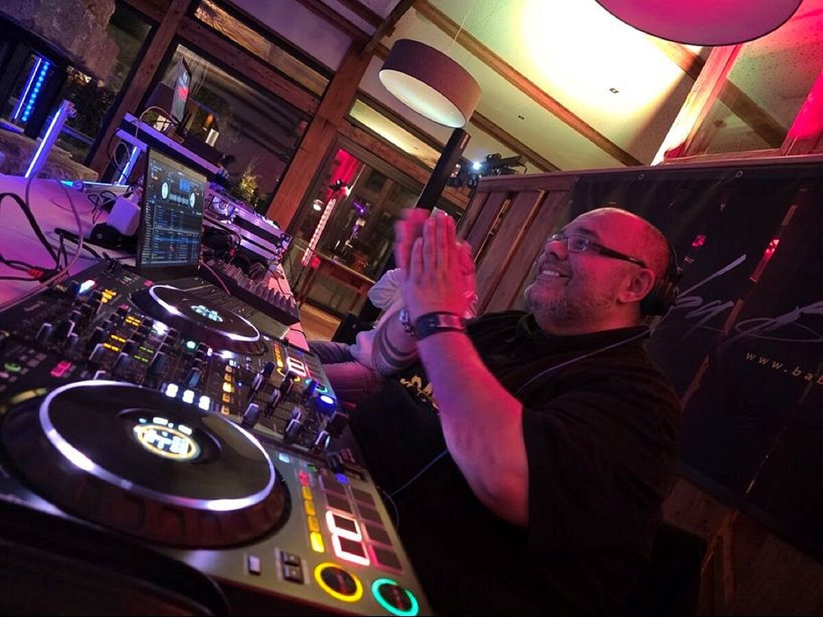 Dance with friends DJ auf der Veranstaltung Dance with friends