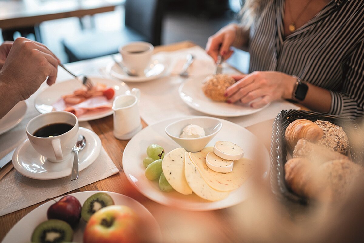 Gedeckter Frühstückstisch