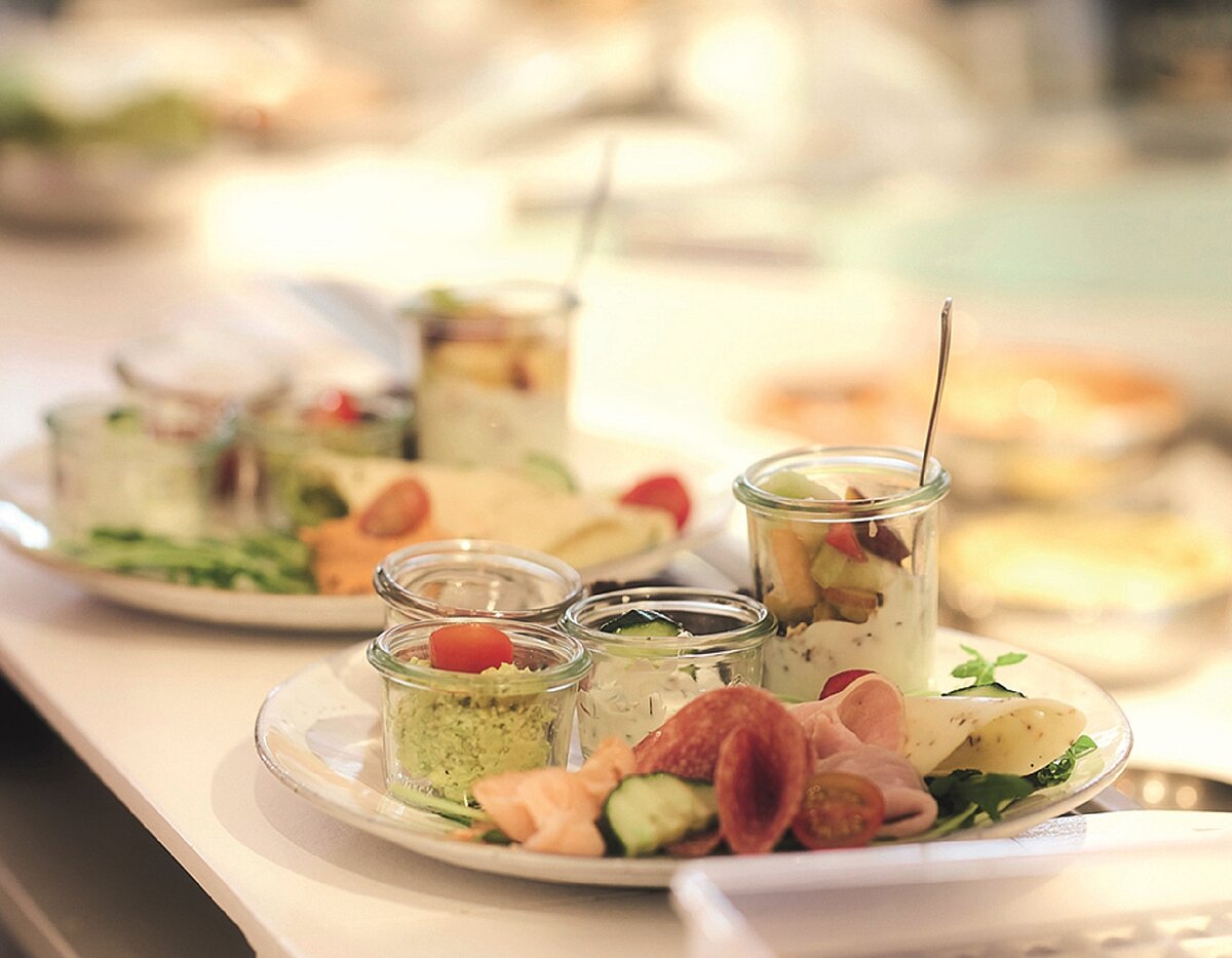 Frühstücksteller mit Essen