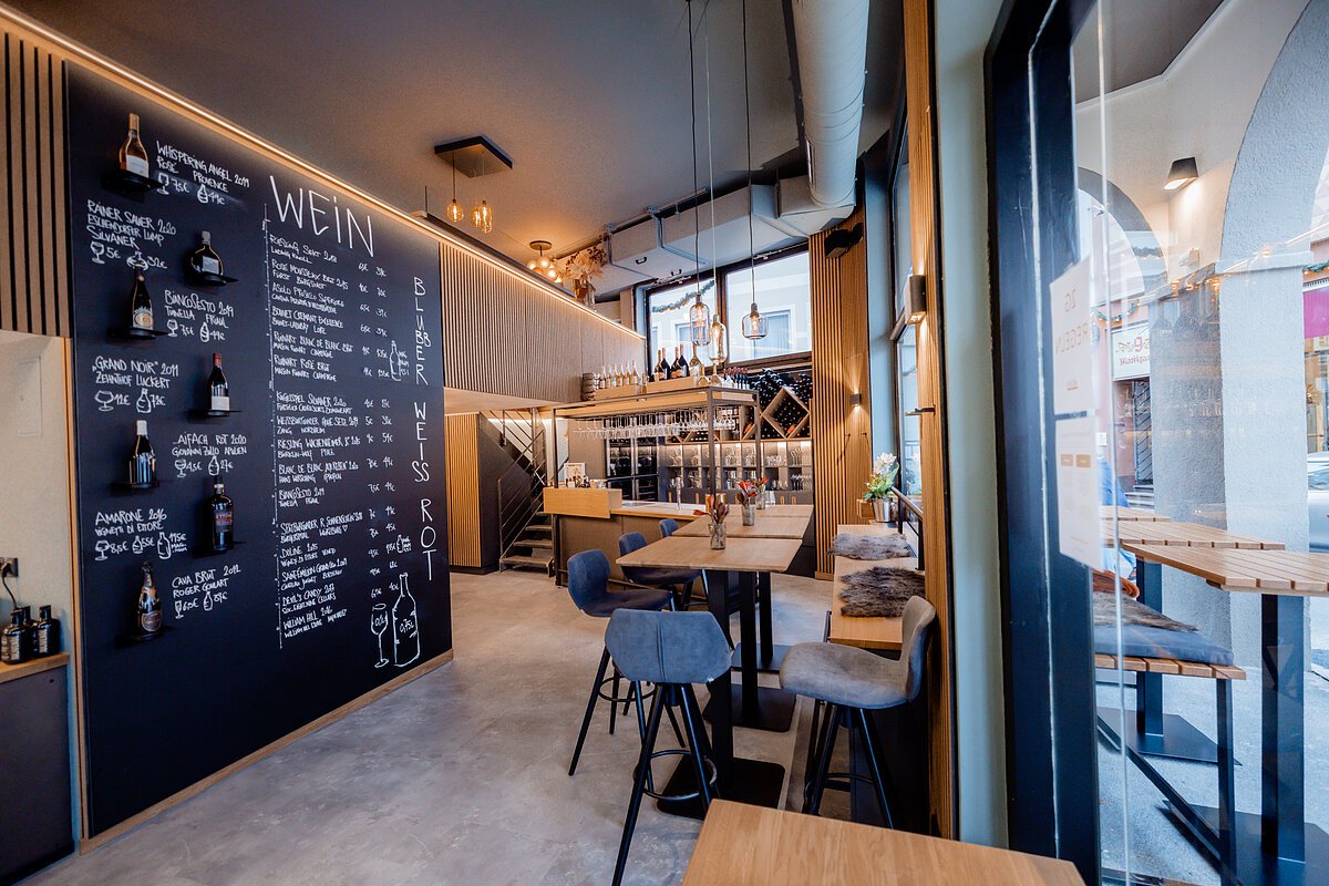Weintafel und Bar im Aifach Reisers