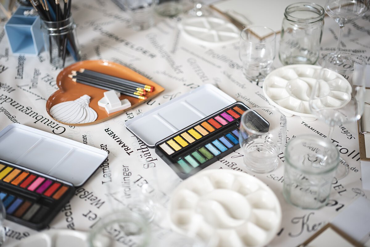 Aquarellfarben schön angerichtet