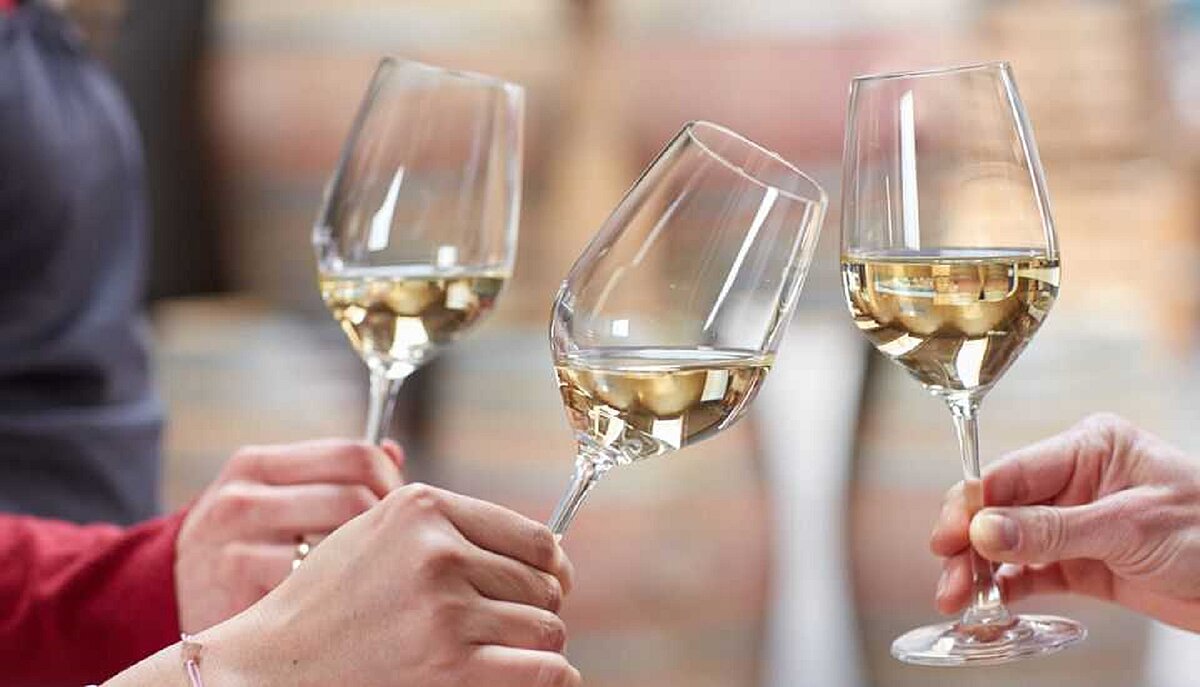 Weinprobe gefüllte Weingläser