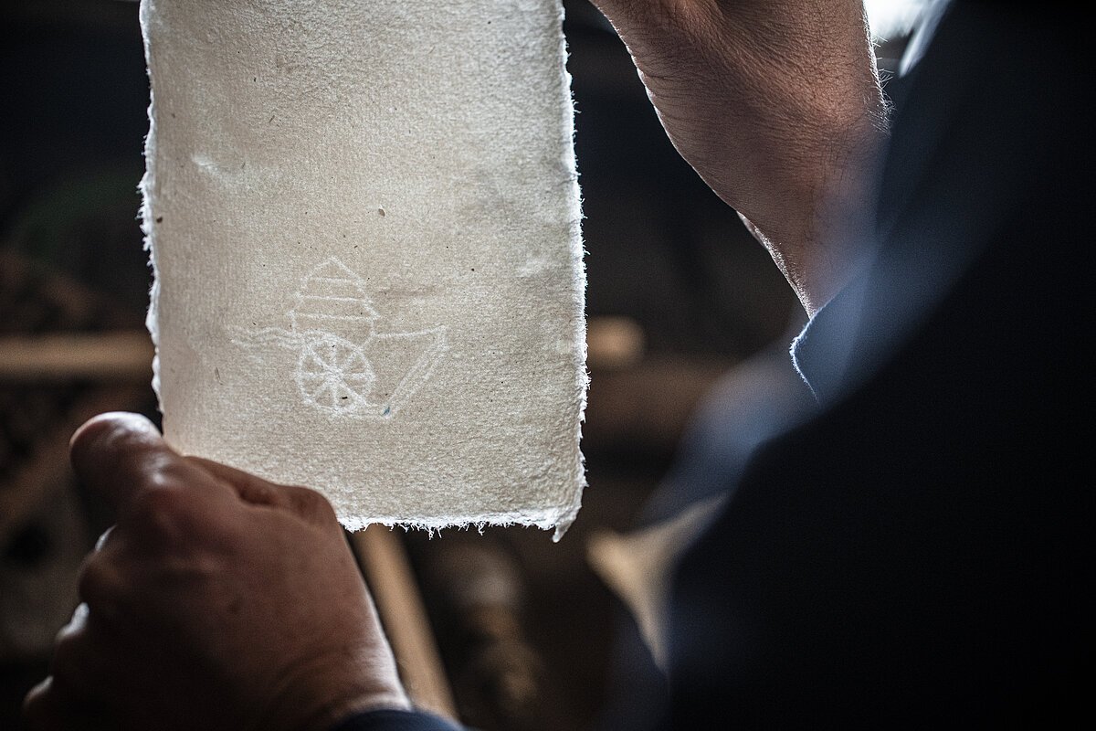 Handgeschöpftes Papier Handgeschöpftes Papier