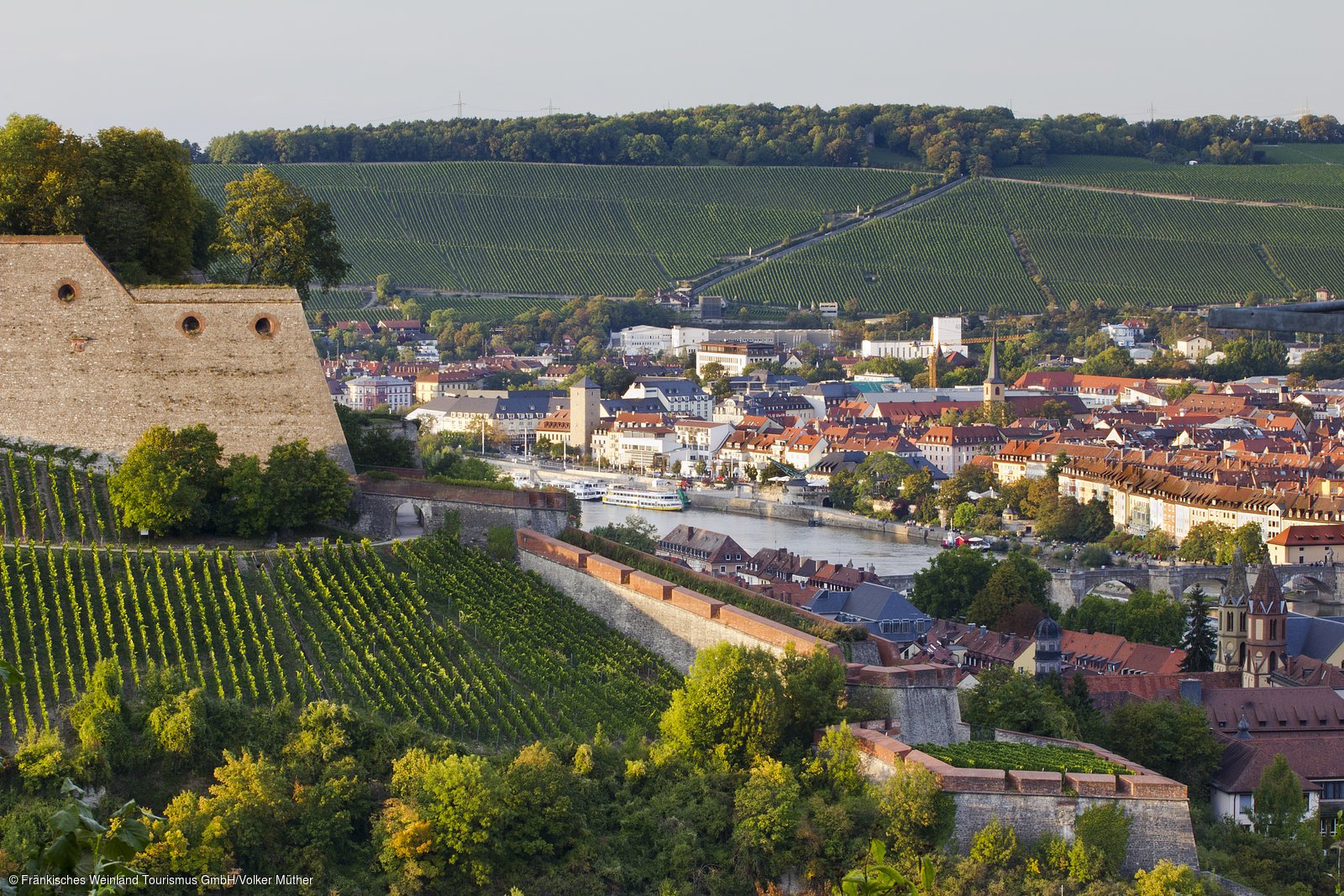 Blick auf Würzburg und die Burganlage