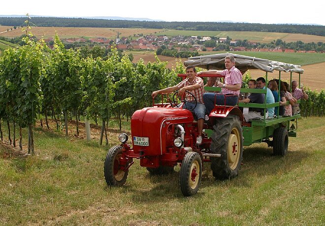 Zeilitzheim Weingut Mößlein Traktor- Planwagenfahrt